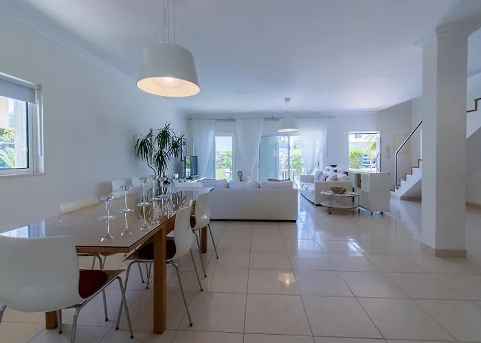 Villa Altura Villa *