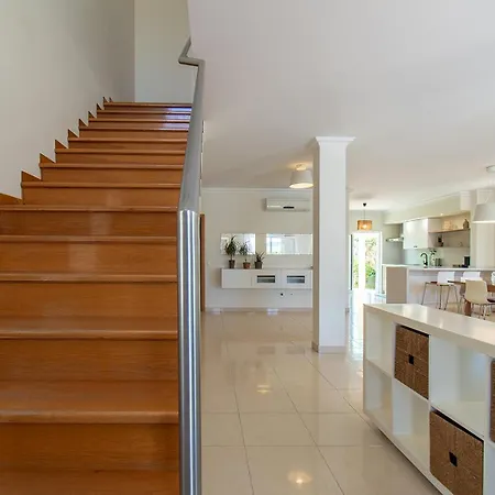 וילה Altura Villa *